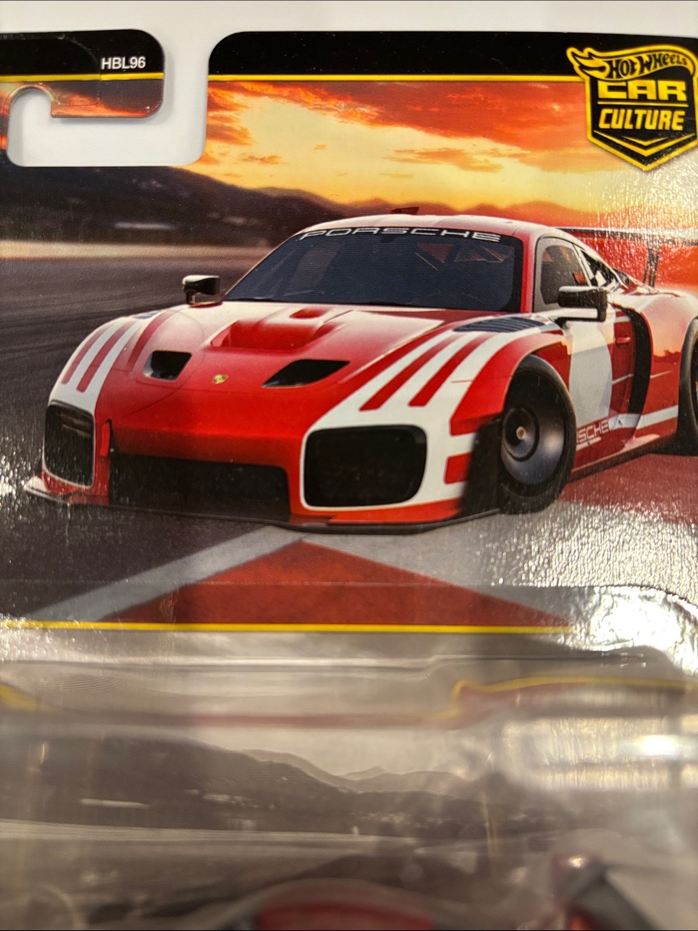 Hot Wheels Premium Red Porsche 935 Twin Pack - Hot Wheels Car Culture - Picture 5 of 6